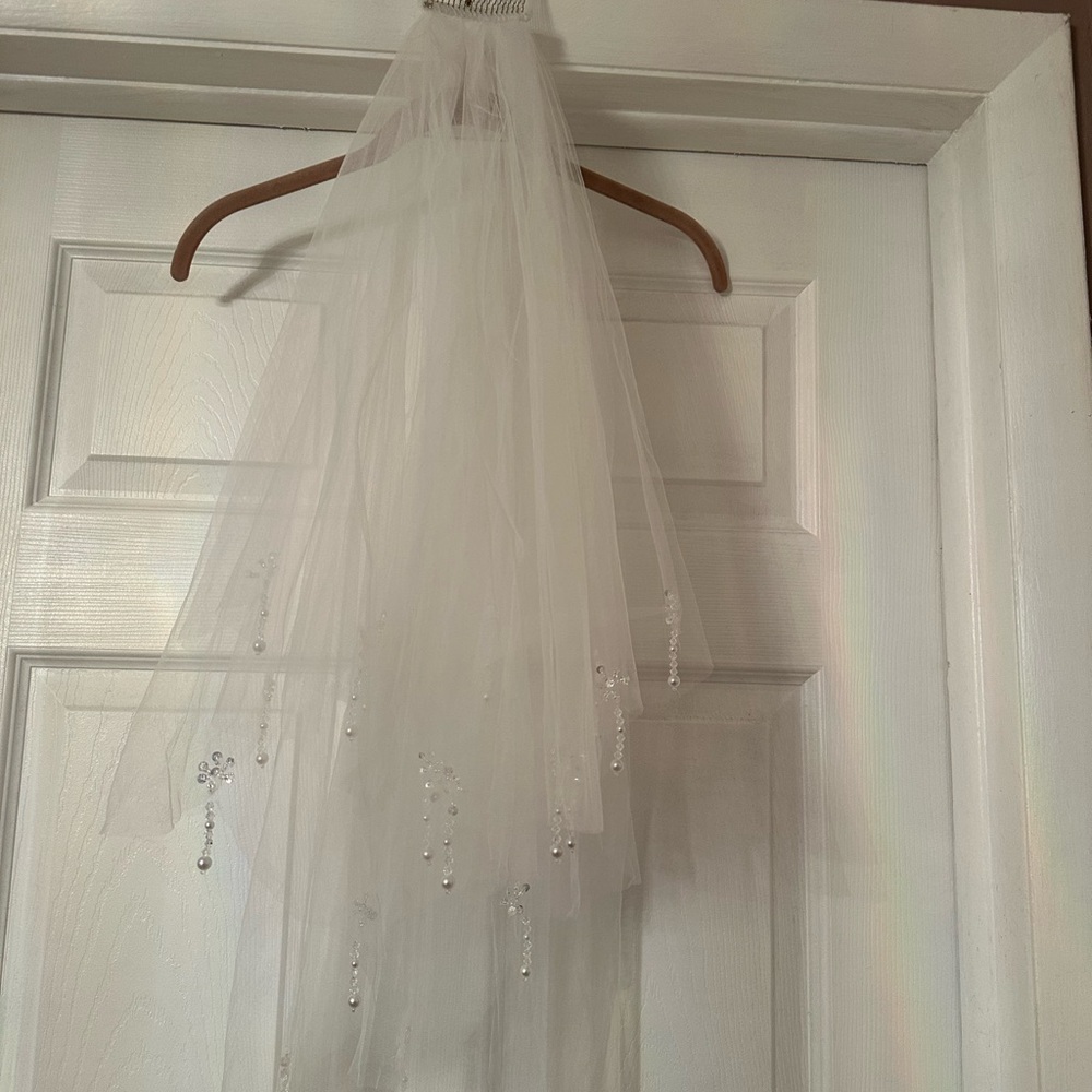 Fingertip length Wedding Veil